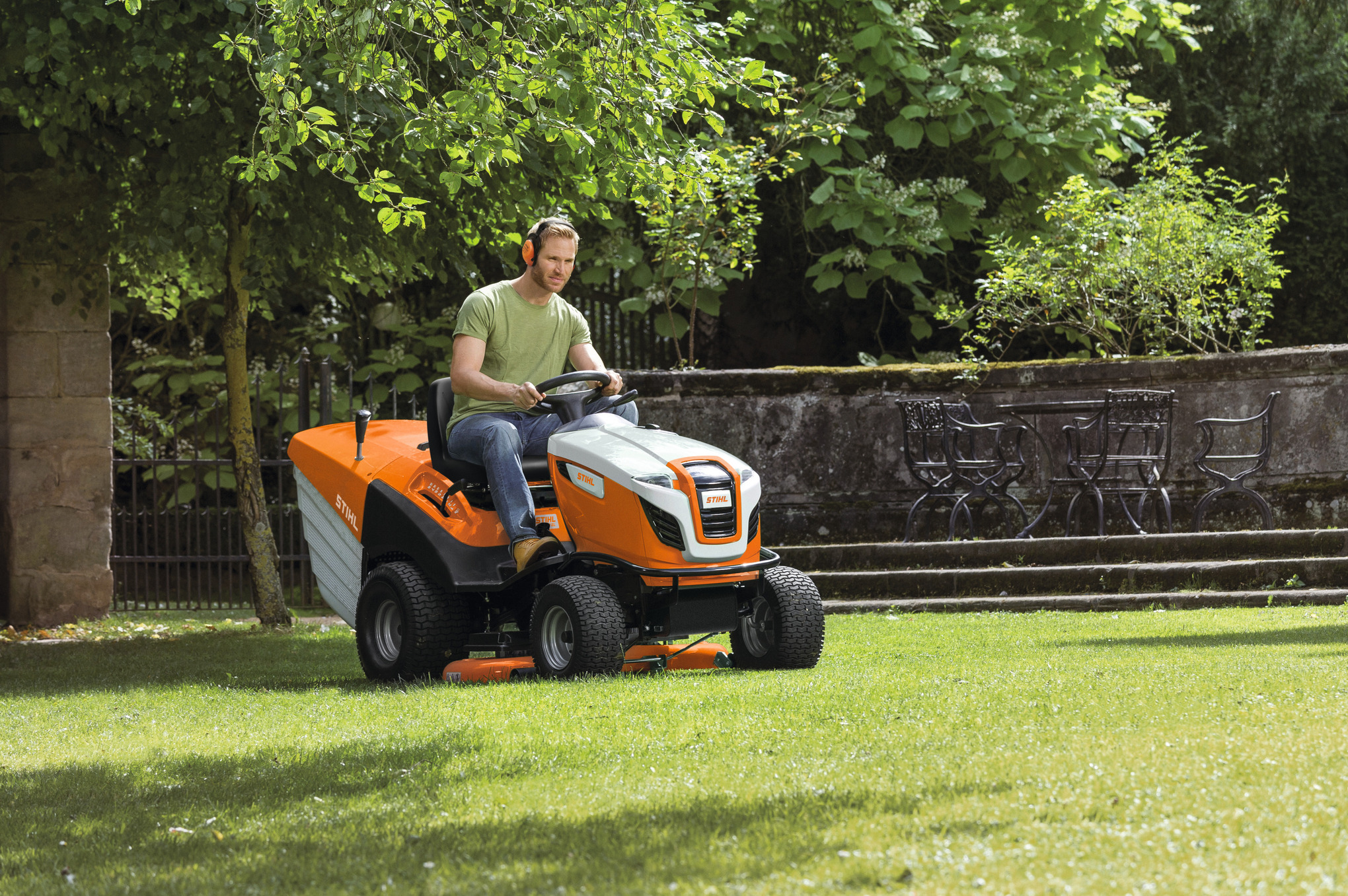 RT 6127 ZL Petrol Ride-on Lawn Mower
