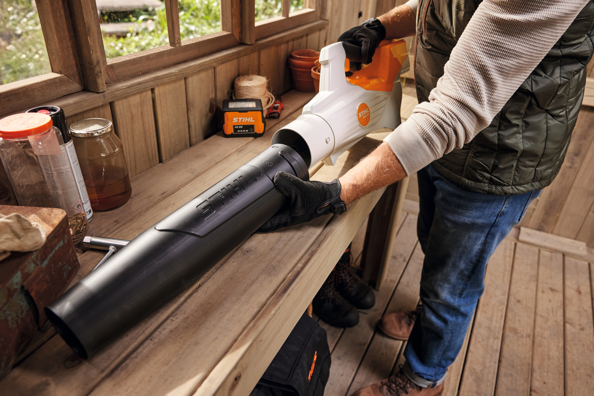 BGA 50 Cordless Blower with AK 20 battery and AL 101 charger