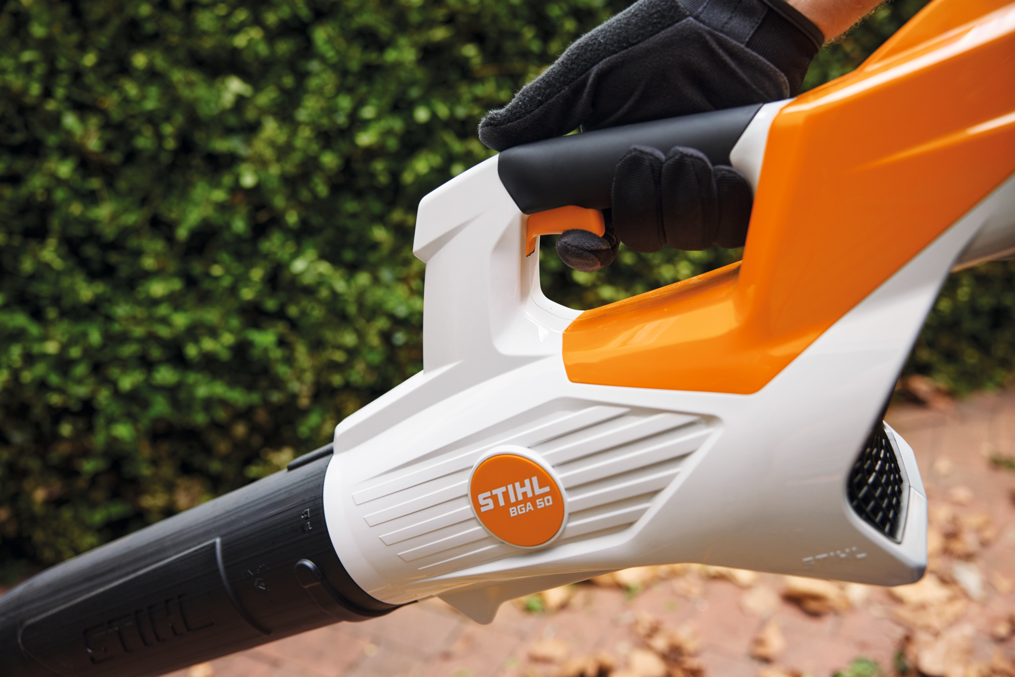BGA 50 Cordless Blower with AK 20 battery and AL 101 charger