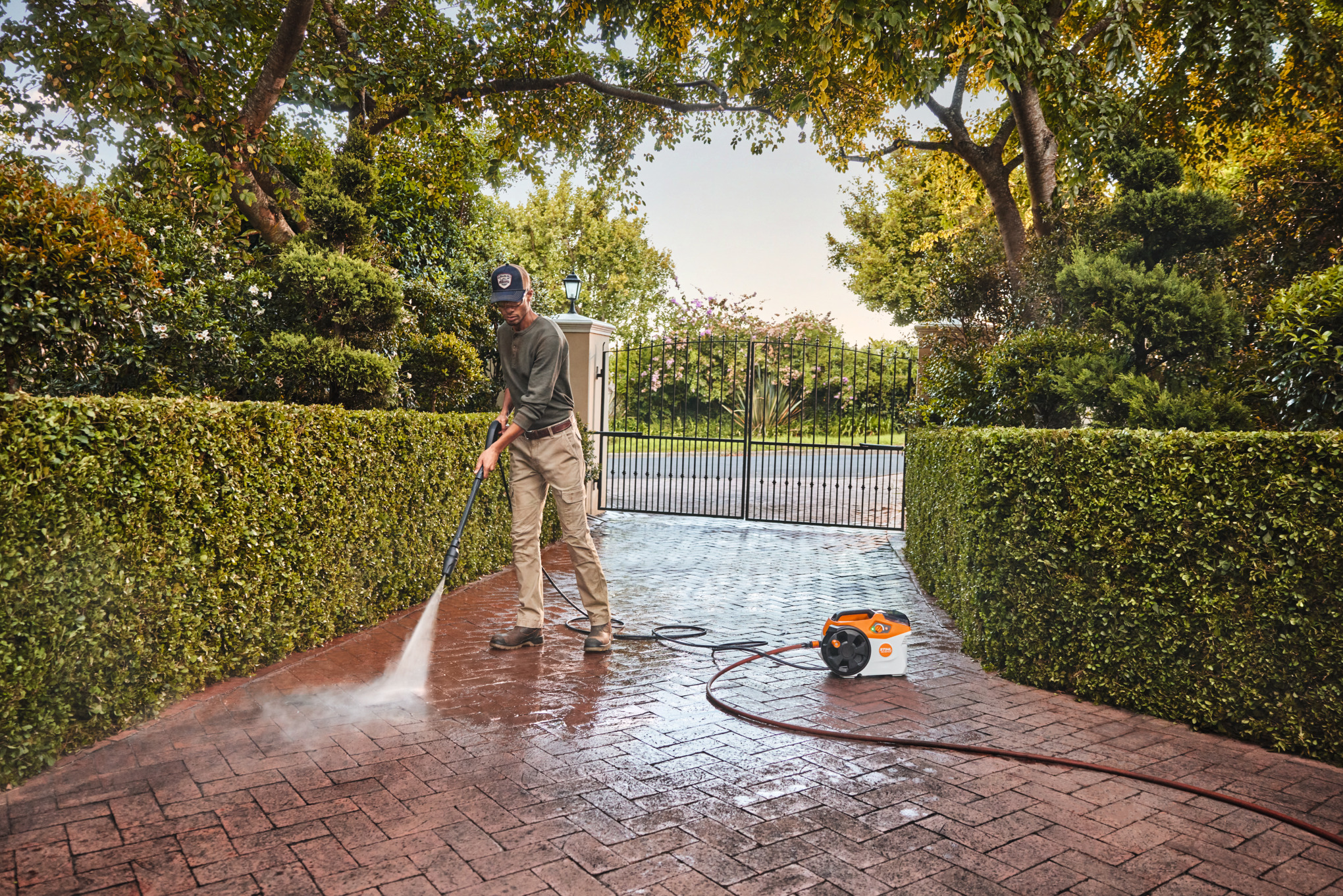 REA 100 PLUS Cordless Pressure Washer tool only