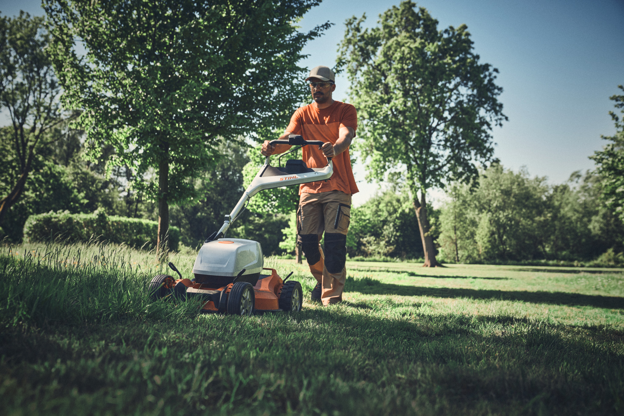 RMA 7 RV Cordless Mulching Lawn Mower tool only