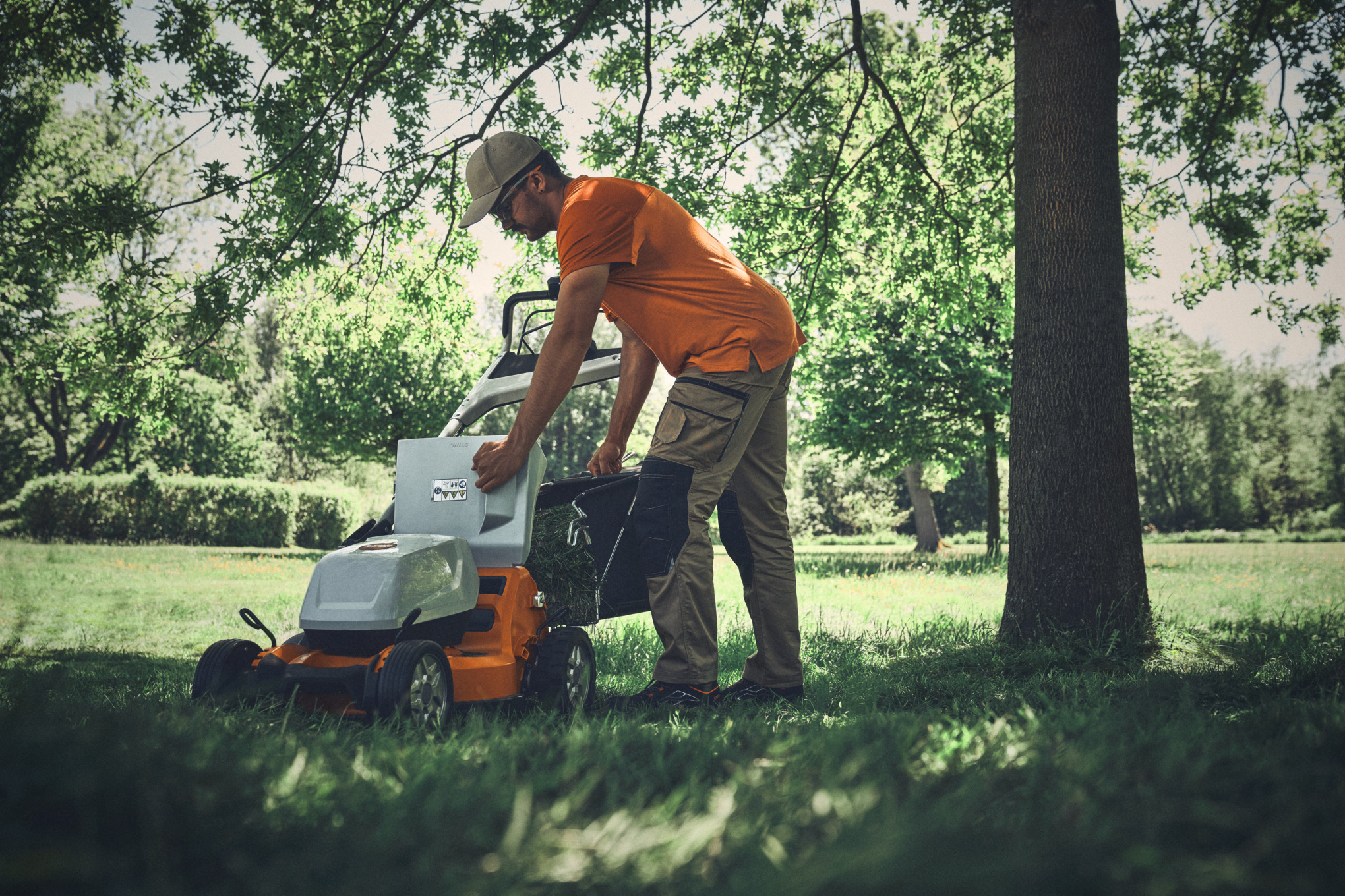 RMA 750 V Cordless Lawn Mower tool only