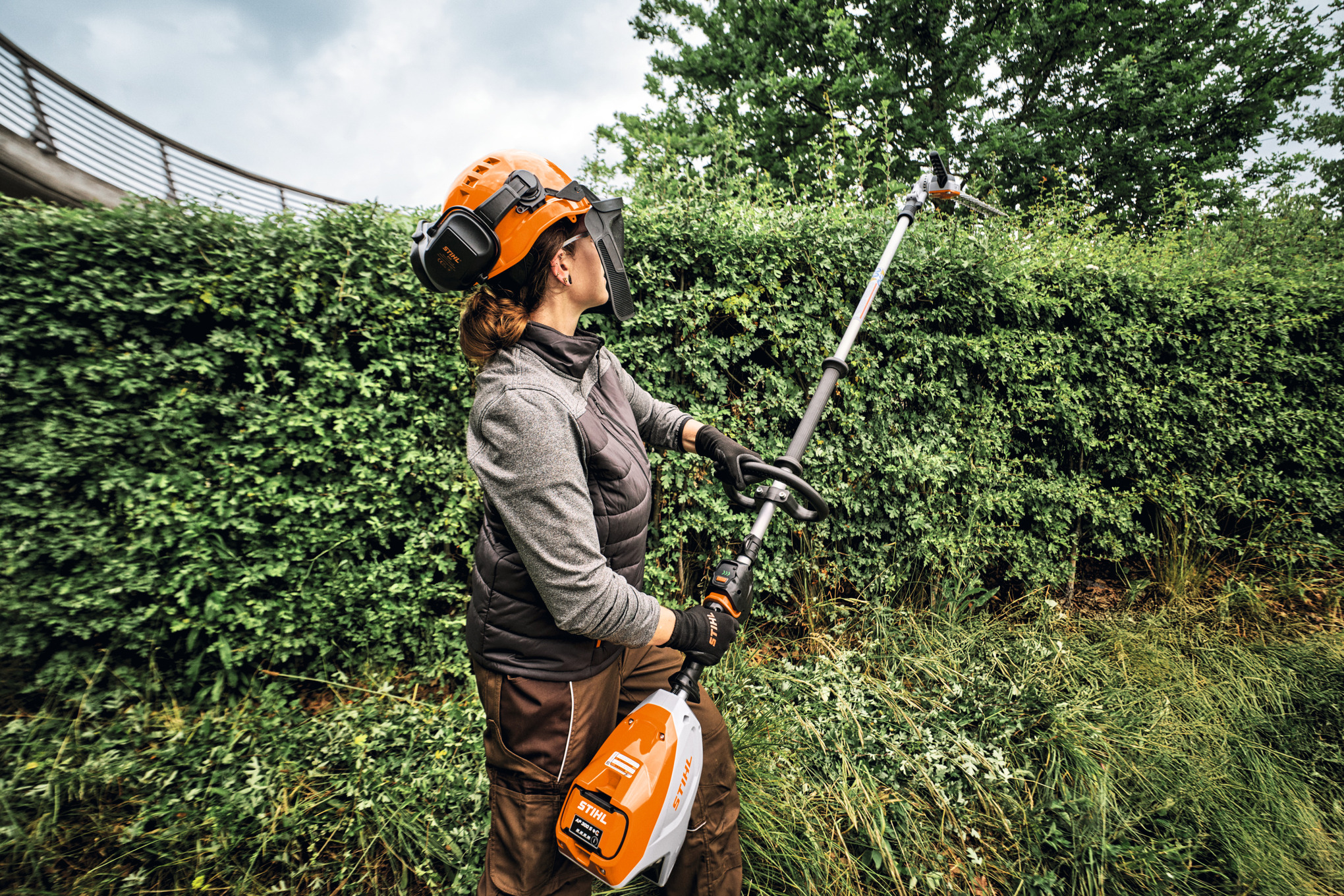 HLA 140 B Cordless Long-reach Hedge Trimmer tool only