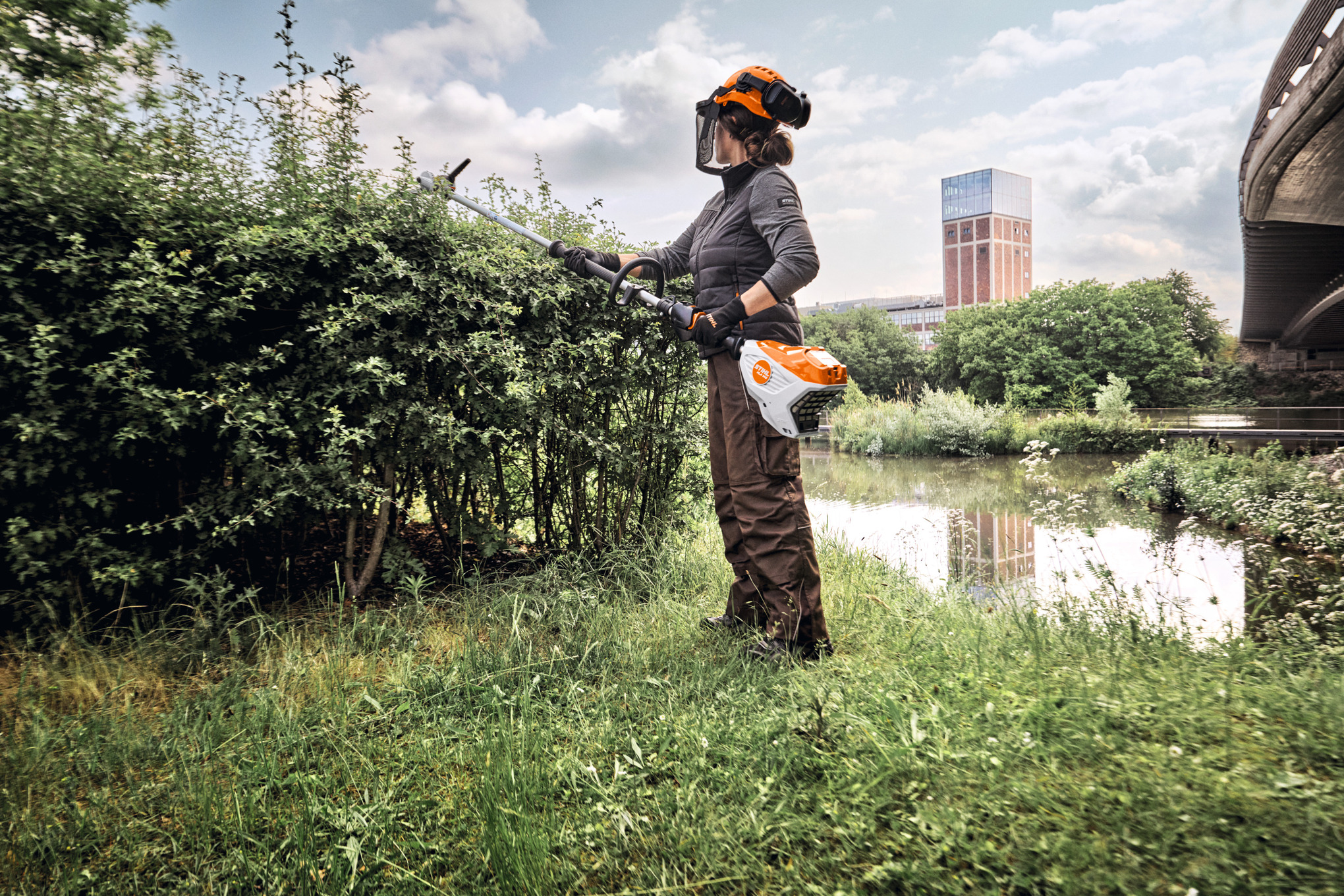 HLA 140 B Cordless Long-reach Hedge Trimmer tool only