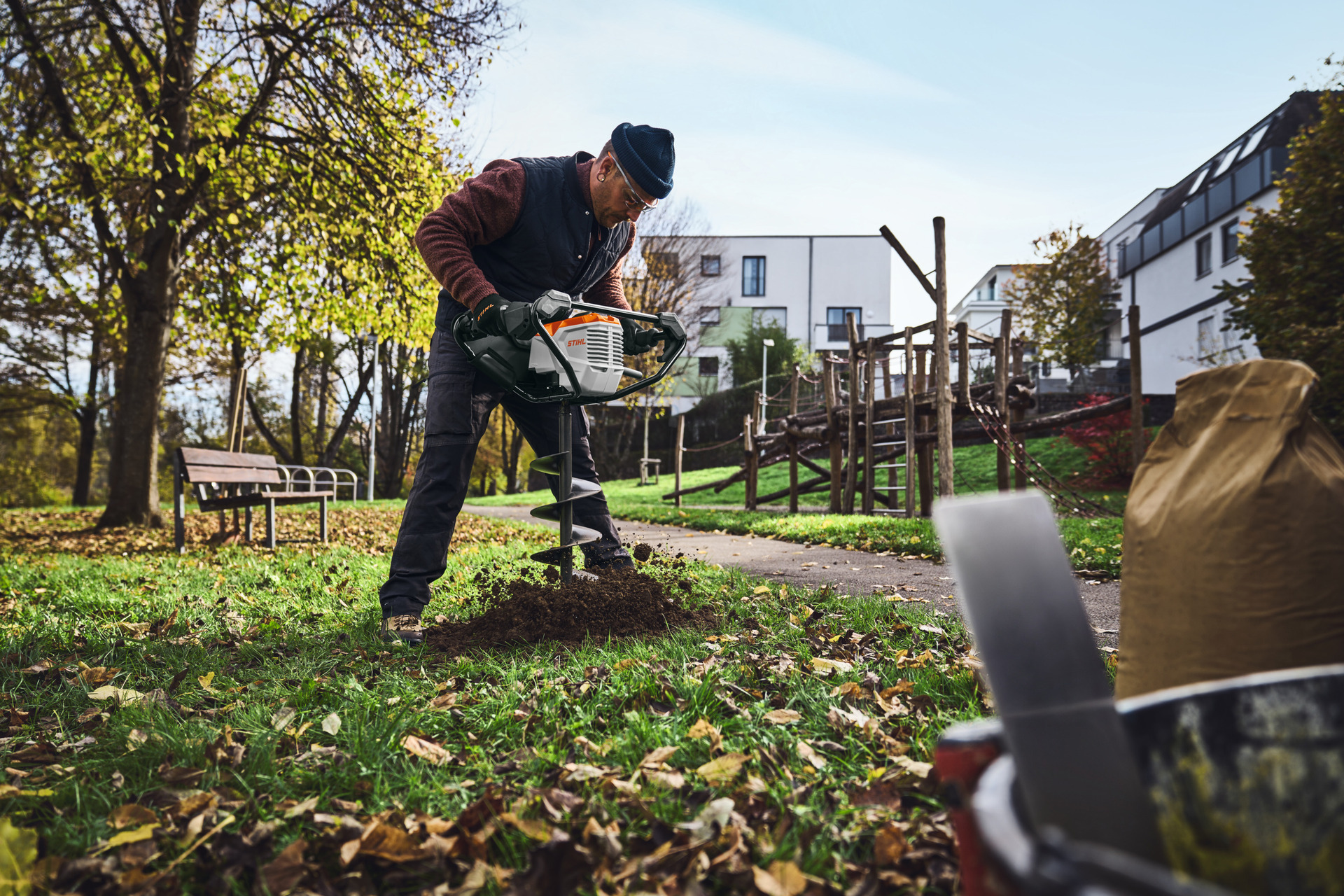 BTA 140 Cordless Earth Auger