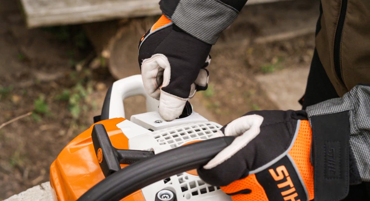 Close-up of the fuel cap of a STIHL MS 251 chainsaw