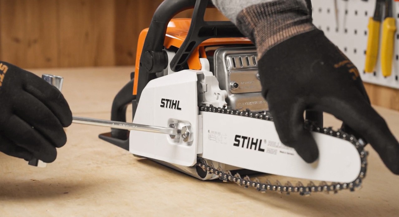 The saw chain of a STIHL MSA 180 cordless chainsaw being tightened
