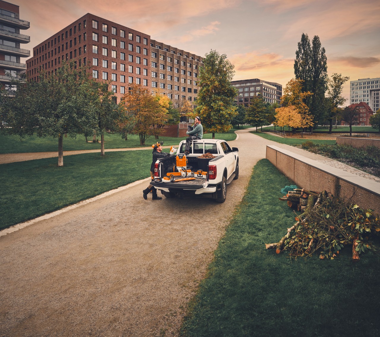 People in protective equipment with STIHL battery tools on a pickup
