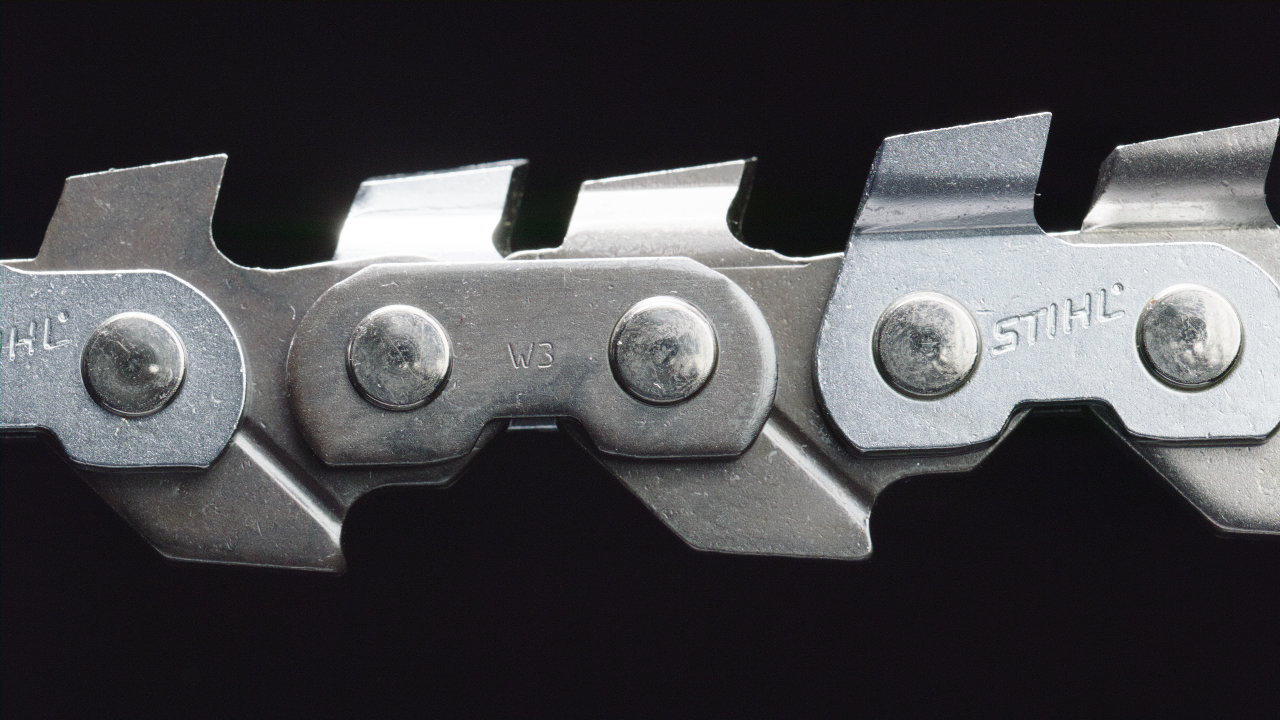 Finished saw chain after the hardening process
