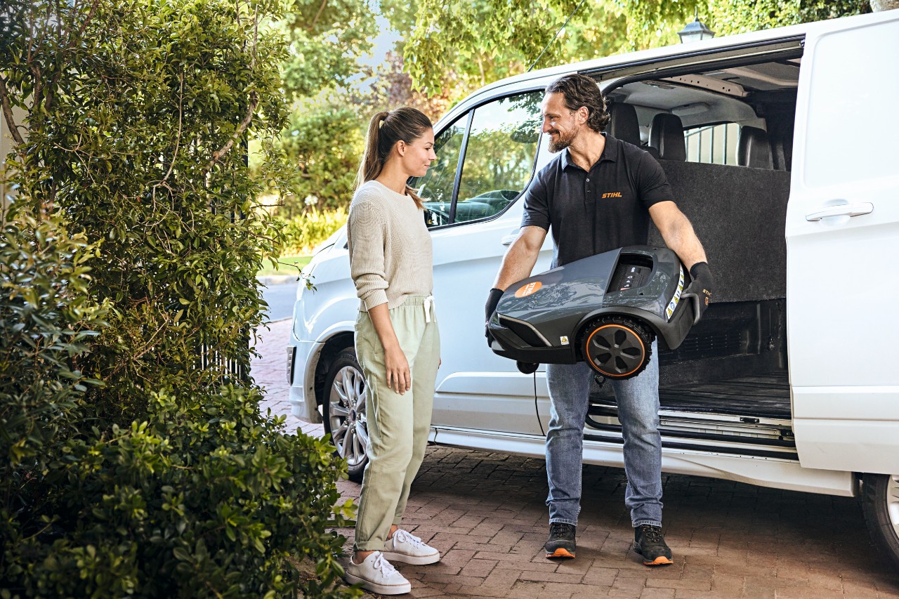 STIHL dealer delivering a STIHL iMOW to a customer
